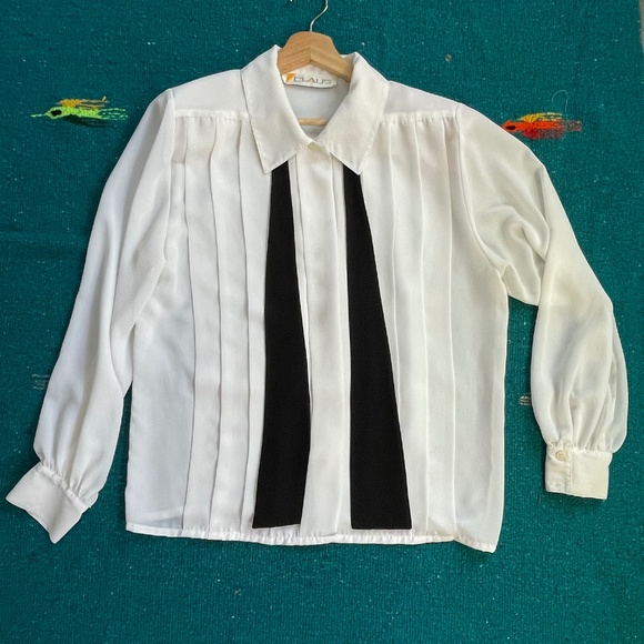 Chaus Tops - Vintage Chaus White Tuxedo Blouse Top LongW/ Black Floppy Bow Sleeve Size 12